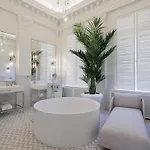 The Maria 5*